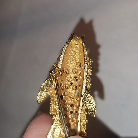 BSK Vintage Gold Fish-Shaped Brooch - Picture 5 of 6